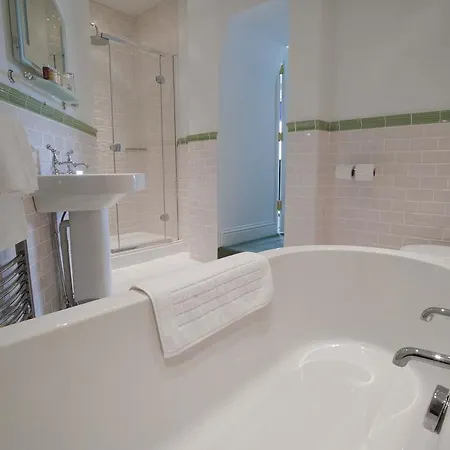 The Cleveland Tontine נורת'אלרטון