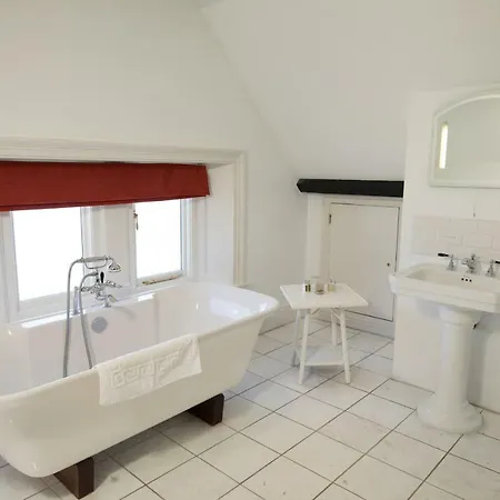 The Cleveland Tontine אורחן